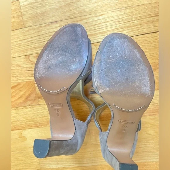 Coach Tristen Elephant Nubuck Leather Sandals
Heels w/ Turnlock & Tassel 9.5 - Picture 10 of 11